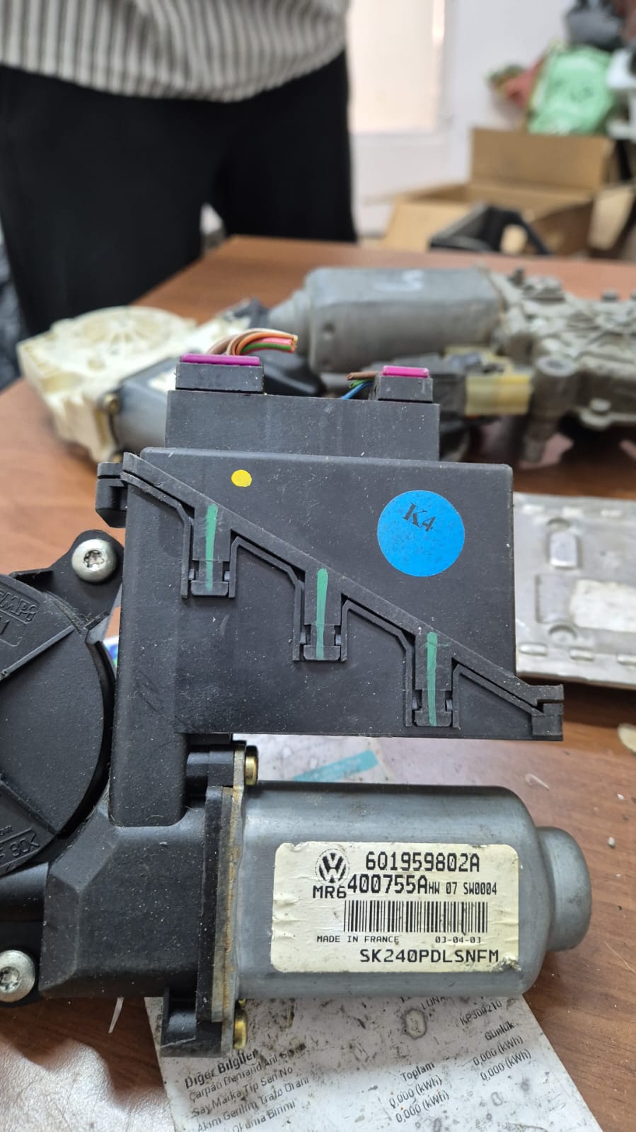 VOLKSWAGEN Pencere Regülatörü Motoru 601959802A; 400755A